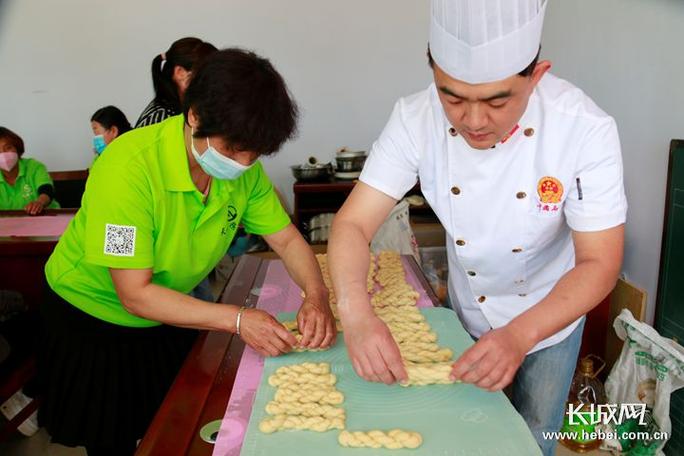 张家口市察北管理区:免费为居民提供职业培训服务